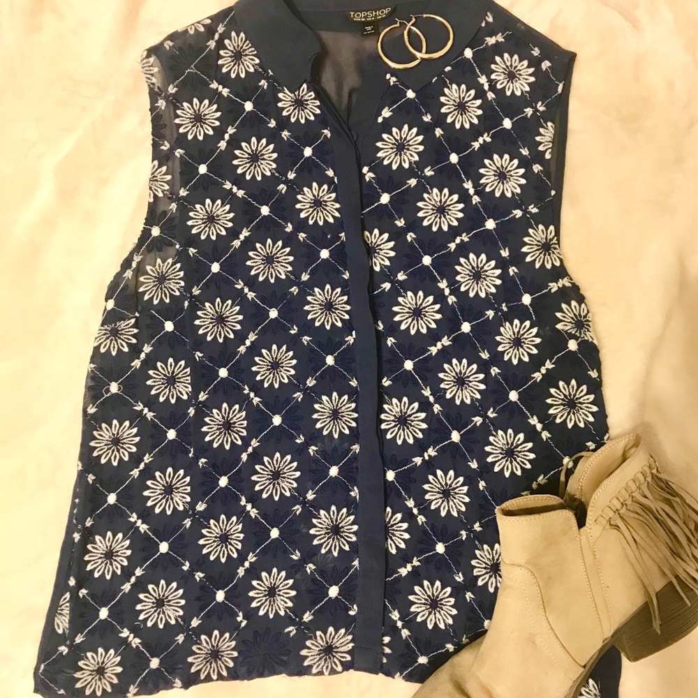 Blue daisy button up tank top